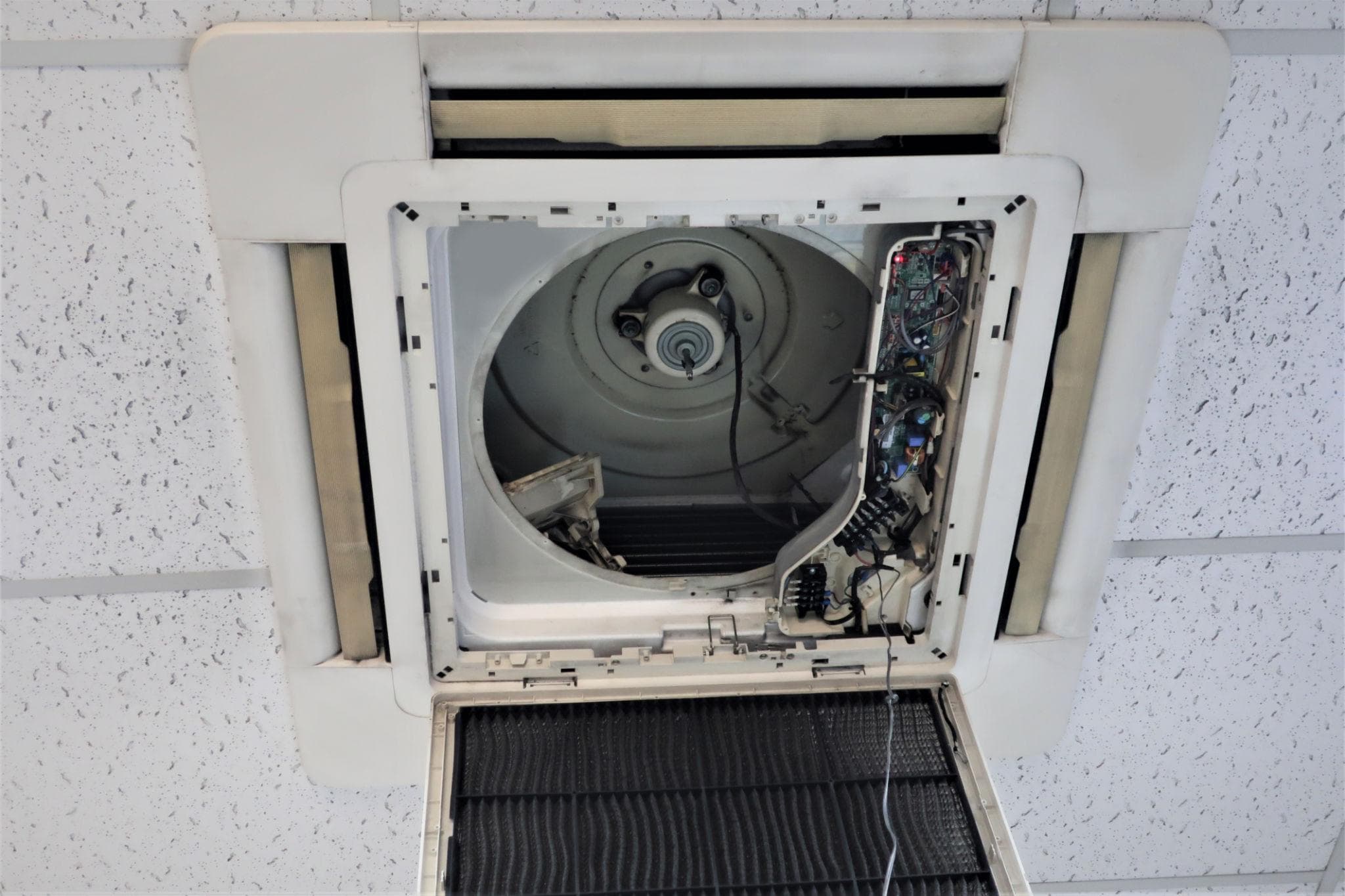Cassette AC Repairing (Upto 4 Ton)